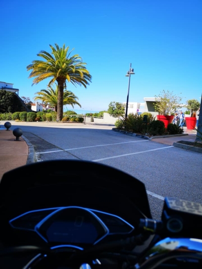 Quelle belle journée pour partir à 2 roues- Location de scooter à Ajaccio